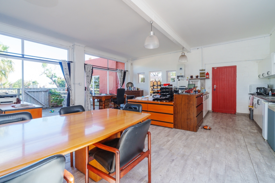 4 Bedroom Property for Sale in Meadowsteads Western Cape